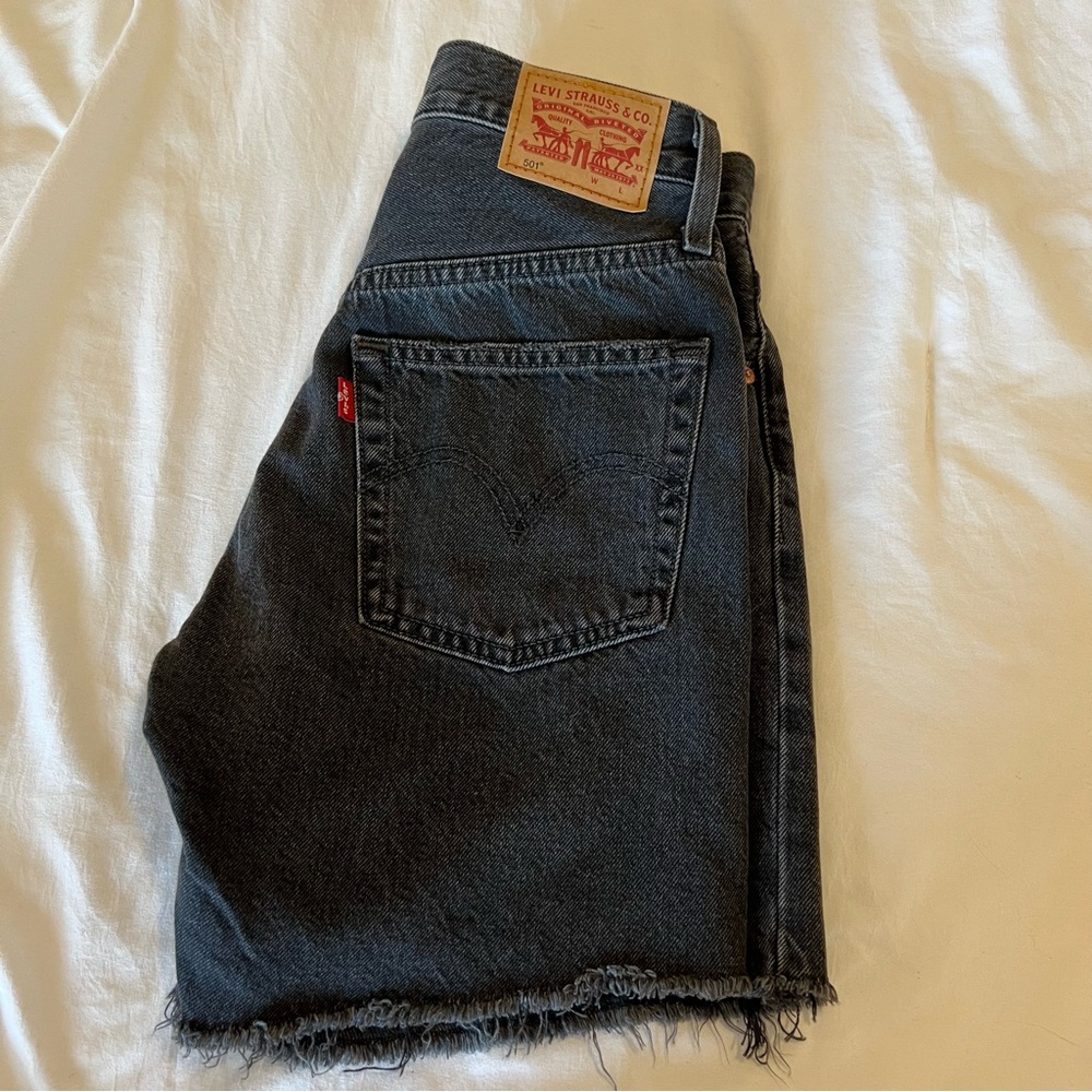 Levi’s 501 Button Fly Black Denim Shorts Distressed High Waisted Women’s Size 24